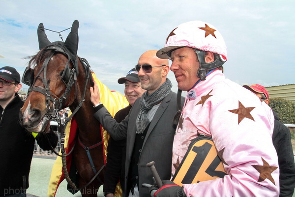 Fabien Barthez en compagnie du gagnant du grand Prix Geny.com Paris Turf  Swedishman  drivé et entraîné par Thierry Duvaldestin