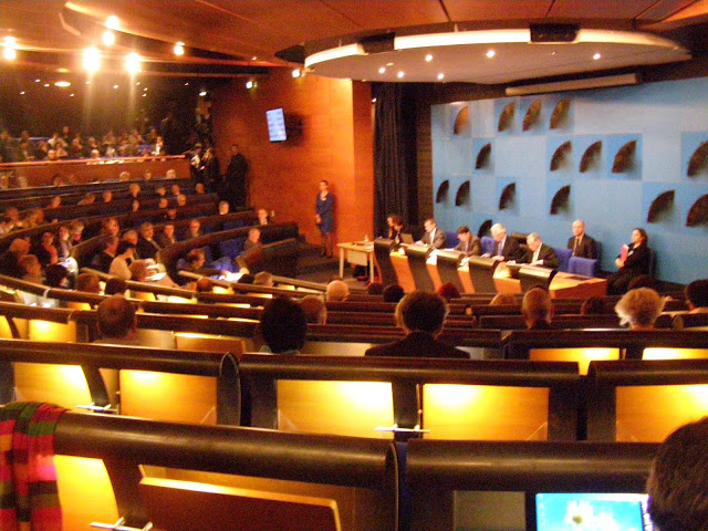 L'hémicycle de la communauté urbaine Marseille Provence Métropole (MPM) a abrité, ce vendredi 22 mars, le premier débat de la campagne des municipales 2014 à Marseille. (Photos S.P.)