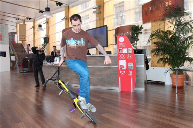 Démonstrations de VTT au sein du Pavillon M Démonstrations de VTT au sein du Pavillon M