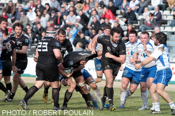 Labrit tire Driollet dans son sillage.