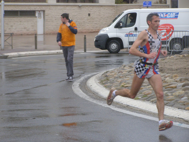 Malgré la pluie, le vent, le froid, la foulée est superbe.