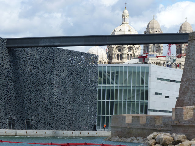 Le Mucem et la Villa Méditerranée sous un autre angle Le Mucem et la Villa Méditerranée sous un autre angle