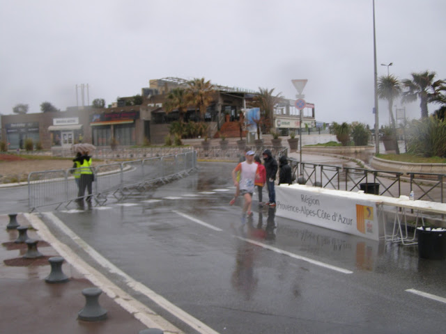 La Pluie a découragé les spectateurs.
