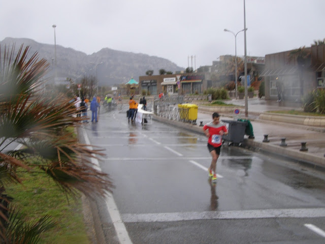 Les coureurs n'ont pas le temps d'admirer le panorama...