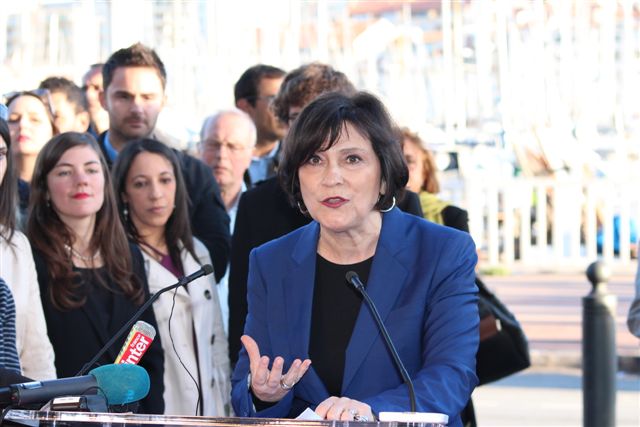 Marie-Arlette Carlotti s'est déclarée candidate à la mairie de Marseille ce jeudi 21 mars sur le Vieux-Port de Marseille (PHOTO PHILIPPE MAILLÉ)