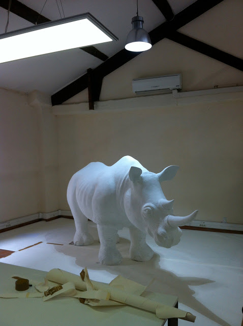 Rhinocéros attend patiemment la venue de JonOne PHOTO D.R.