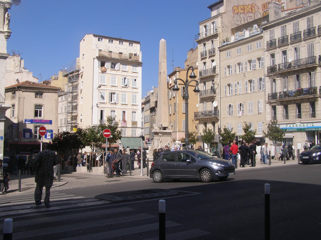 Située en bordure du boulevard d'Athènes, à proximité de la gare Saint-Charles, la place des Capucines, haut-lieu historique de la cité phocéenne, s'est refait une beauté. (Photos S.P.)