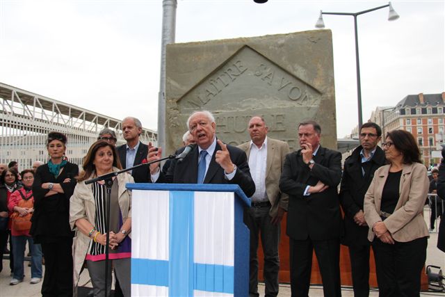 Le maire de Marseille, Jean-Claude Gaudin, Solange Biaggi, adjointe aux commerces,  Dominique Vlasto, adjointe au tourisme,  Ulrich Fuchs, directeur adjoint de MP 2013,  l'équipe de Génrik Vapeur, les concepeurs, les représentants des savonneries ont inauguré  Le maire de Marseille, Jean-Claude Gaudin, Solange Biaggi, adjointe aux commerces,  Dominique Vlasto, adjointe au tourisme,  Ulrich Fuchs, directeur adjoint de MP 2013,  l'équipe de Génrik Vapeur, les concepeurs, les représentants des savonneries ont inauguré