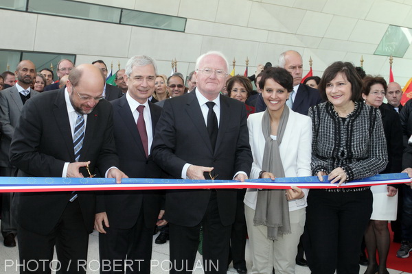 C'est à Martin Schulz, Claude Bartolone, Michel Vauzelle, Najat Vallaud-Blekacem et Marie-Arlette Carlotti qu'est revenu l'honneur de couper le traditionnel ruban tricolore.