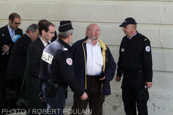 Jean-Claude Mas encadré par des policiers