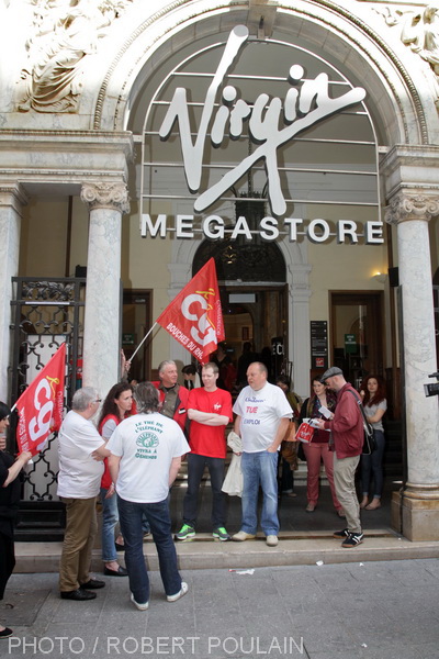 Aucun des cinq repreneurs potentiels déclarés à ce jour - ceux qui ont déposé une offre de reprise auprès du tribunal de commerce de Paris - n'est intéressé par le magasin ouvert depuis 23 ans dans la grande artère commerçante marseillaise. Aucun des cinq repreneurs potentiels déclarés à ce jour - ceux qui ont déposé une offre de reprise auprès du tribunal de commerce de Paris - n'est intéressé par le magasin ouvert depuis 23 ans dans la grande artère commerçante marseillaise.