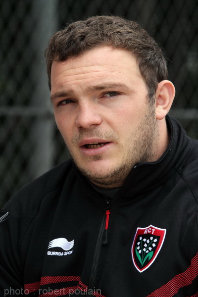 Privé du quart de finale à Mayol face à Leicester suite à une contusion interne du genou gauche qui l'a éloigné des terrains durant trois semaines, le talonneur Jean-Charles Orioli fait son retour dans le groupe 