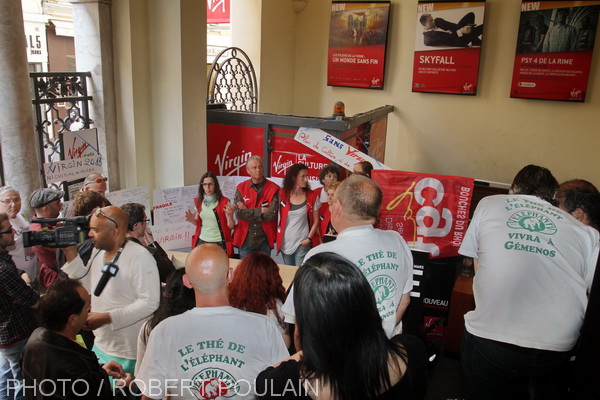 Les salariés de Virgin ont reçu la visite de ceux de l'usine de Gémenos de Fralib venus leur manifester leur soutien. Les salariés de Virgin ont reçu la visite de ceux de l'usine de Gémenos de Fralib venus leur manifester leur soutien.