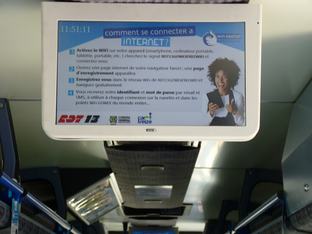 Deux écrans sont installés dans les autocars pour diffuser des infos en temps réel (PHOTO P.M-C.)