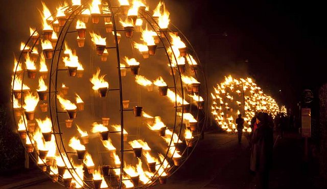 Boules de feu (Photo Vincent Muteau)