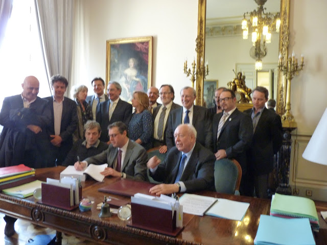 (PHOTO P.M.-C.) (PHOTO P.M.-C.)