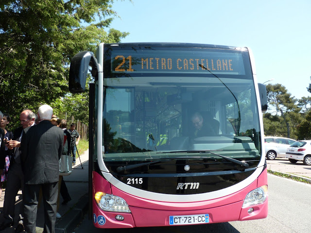 Le Très grand bus (TGB) garé à son terminus à Luminy ( REPORTAGE PHOTOS P.M.-C.)