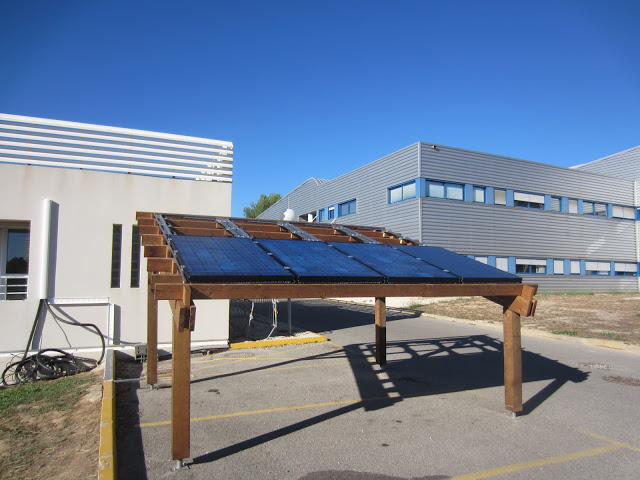 Après trois ans de recherche et développement, DualSun a mis au point fin 2012 un panneau solaire de nouvelle génération qui permet de produire l'eau chaude et l'électricité dont chacun a besoin dans son logement. (Photos DR)