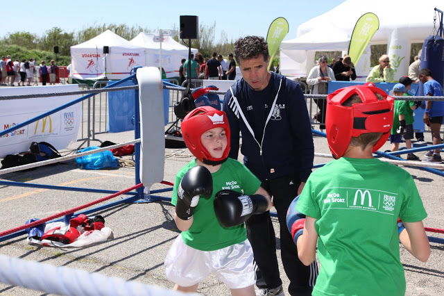 Les enfants ont pu tester gratuitement jusqu'à six disciplines sportives parmi lesquelles la boxe avec les éducateurs de l'ASML Fréjus. (Photos DR)