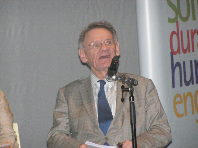 L'animateur du débat, Jean-Pierre Mongarny, secrétaire général de la Fondation du Crédit Coopératif, a souligné que Marseille-Provence 