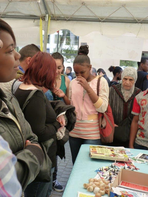 On découvre, on sent, molécule droite, molécule gauche pour narine droite, narine gauche, plus d'info