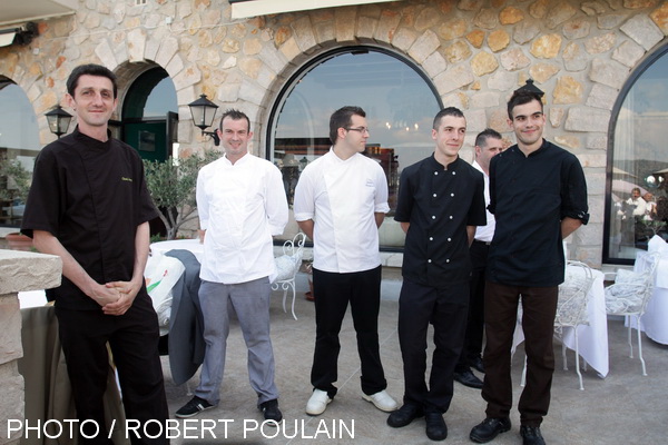 Le chef David Seyes du Delos  et ses équipes