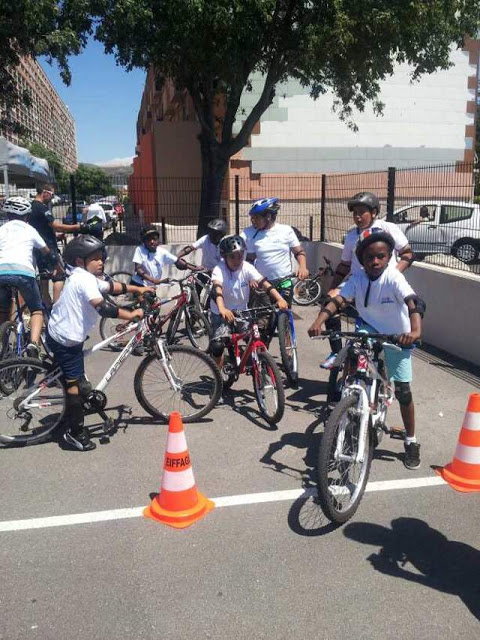 Comme lors des six étapes précédentes, 13 Habitat a offert aux cyclistes les plus agiles et/ou les plus respectueux des pass VIP pour assister à l'arrivée du Tour de France à Marseille, le 3 juillet. (Photos DR)