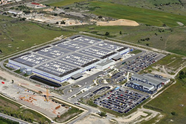 Vue aérienne du site Eurocopter-Daher du Technoparc des Florides à Marignane où les deux sociétés se sont implantés depuis le 10 septembre 2010. Il regroupe 850 emplois, 44 500 m² d'ateliers et 6 000 m² de bureaux. (Photo Patrick PENNA-Eurocopter/DR)