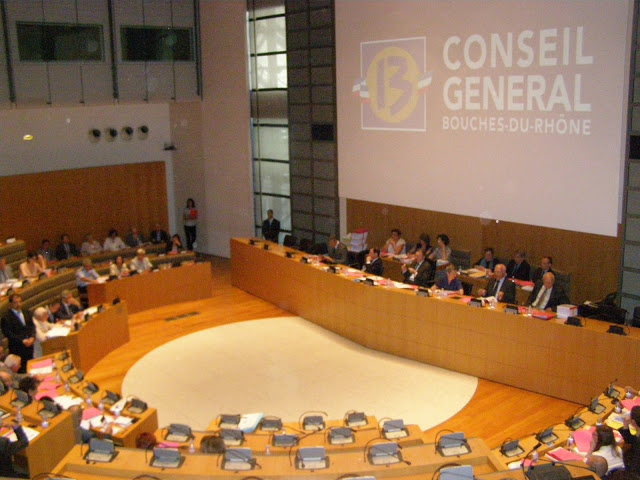 La séance n'a pas été aussi paisible que prévu ce vendredi dans l'hémicycle du conseil général. (Photos S.P.)