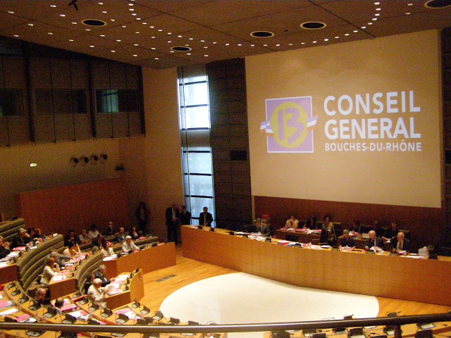 Comme le veut l'usage, la délibération sur le compte administratif 2012 s'est déroulée en l'absence de Jean-Noël Guérini (PS), la loi interdisant au président du conseil général de prendre part au vote. (Photos S.P.)