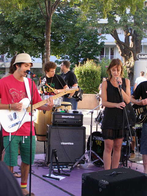 Les parvis ont su réserver de bonnes surprises comme ce groupe reggae espace Grimaud.