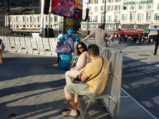 Quel plaisir de voir que pour l'occasion des bancs ont été installés (PHOTO P.M-C.)