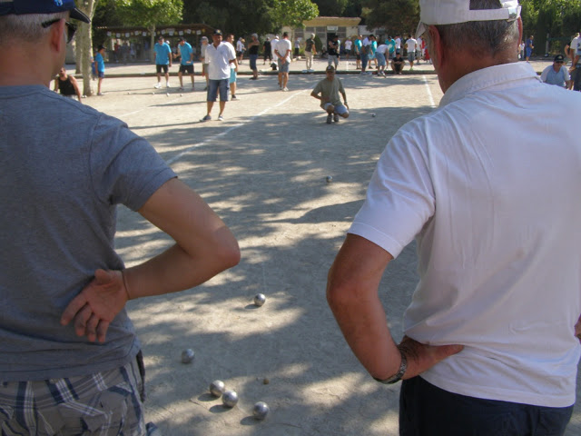 Dès les premières heures de la matinée, c'était l'effervescence sur les terrains de l'Amicale de la Boule Saint Tronc en bordure du boulevard Paul Claudel dans le 10e arrondissement, à l'Est de Marseille. (Photos M.B.)