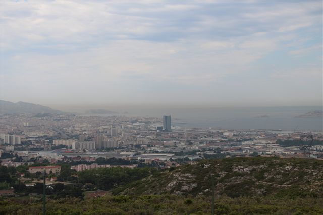A l'extrémité supérieure de la carrière, à 320 mètres d'altitude, on dispose d'un des plus beaux panoramas de la ville de Marseille.