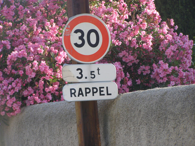 En atteste à leurs yeux la limitation de vitesse à 30km/h qui s'applique aux 3,5 tonnes. (Photo S.P.)
