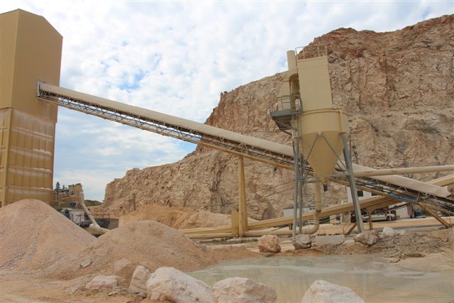 Contrairement aux idées reçues, l'activité de la carrière produit peu de poussières et aucune poussière nuisible.