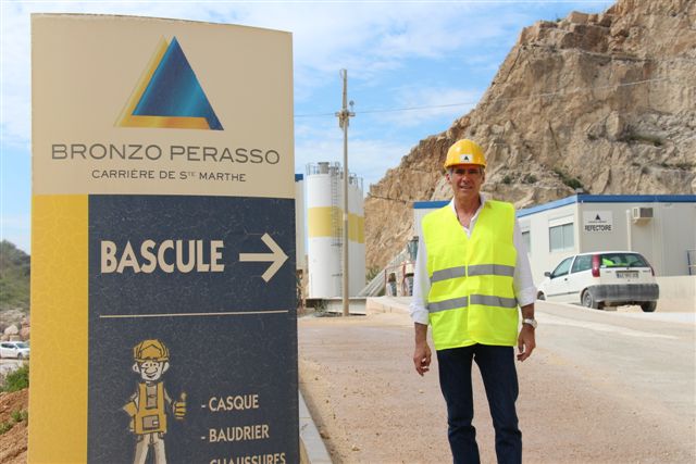 La société Bronzo-Pérasso, dont le groupe Colas, premier carrier de France, détient une partie du capital, est 