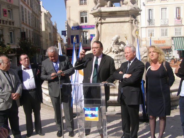 Cette requalification urbaine, menée dans le cadre de la semi-piétonisation du Vieux-Port, est "une réussite exceptionnelle" aux yeux de Patrick Mennucci, député-maire des 1er et 7e arrondissements de Marseille.