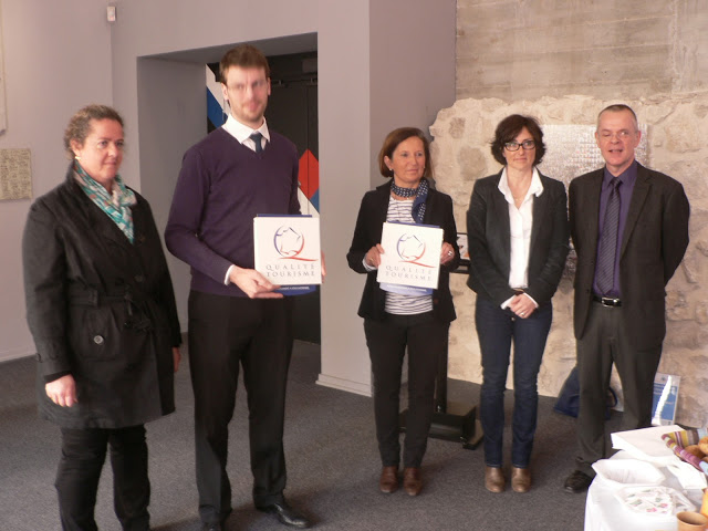 Frédéric Frank, directeur du Mémorial La Marseillaise et Charlotte Pons, directrice du Parc Zoologique de la Barben ont reçu leur plaque "Qualité tourisme" au sein du Mémorial (Photo D.R.)