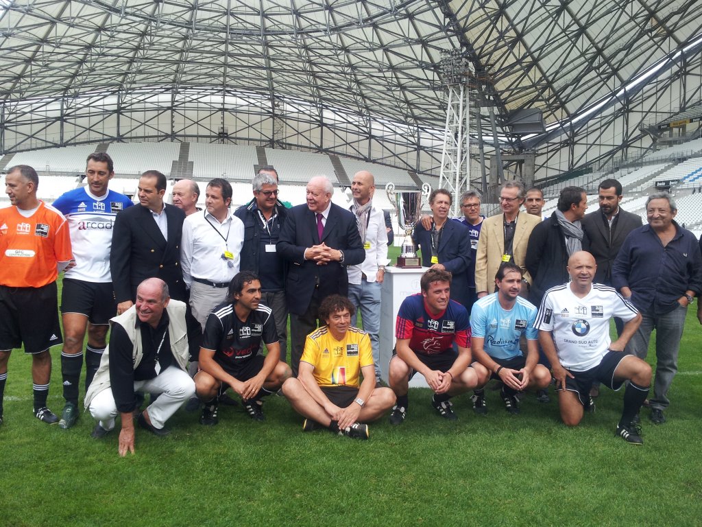 Les équipes fin prêtes à se lancer dans le tournoi du Master des entreprises (Photo Laurence Dell'aitante)