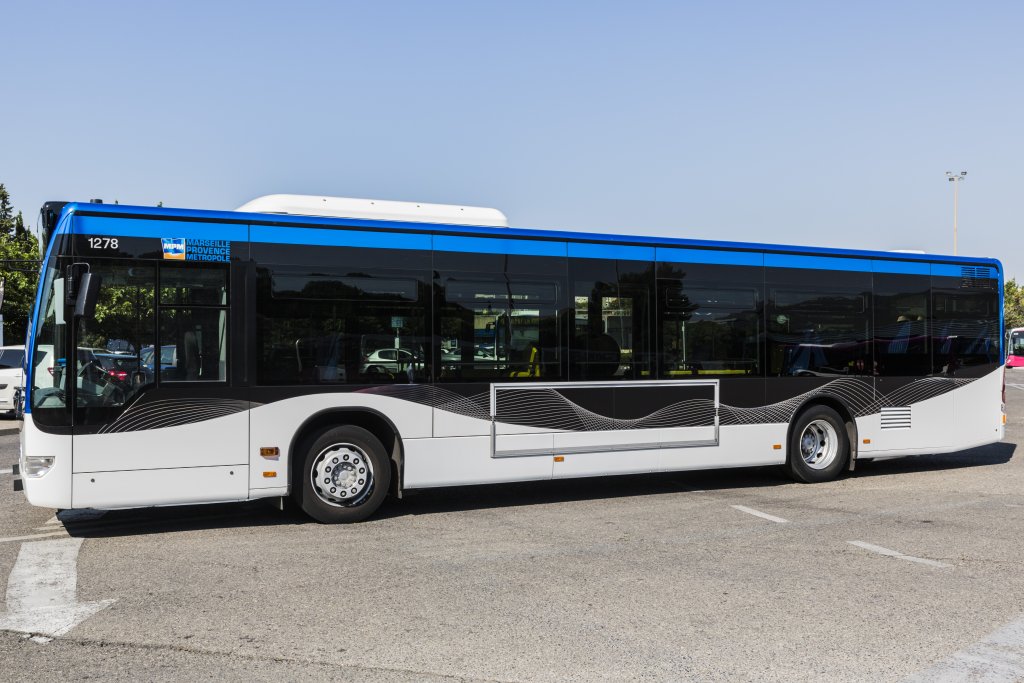 Le nouveau look des bus de la RTM  a été présenté ce vendredi bientôt ils porteront haut les couleurs de Marseille et de la France (Photo D.R.)