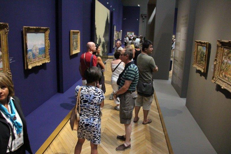Les salles d’exposition accueillent un flux continu de visiteurs (Photo Philippe Maillé)