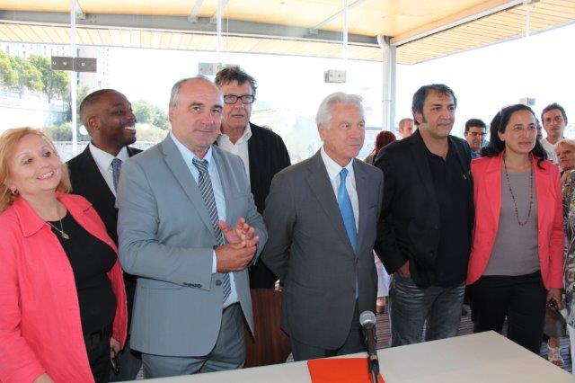 Eugène Caselli entouré de membres de son comité de soutien (Photo Philippe Maillé)