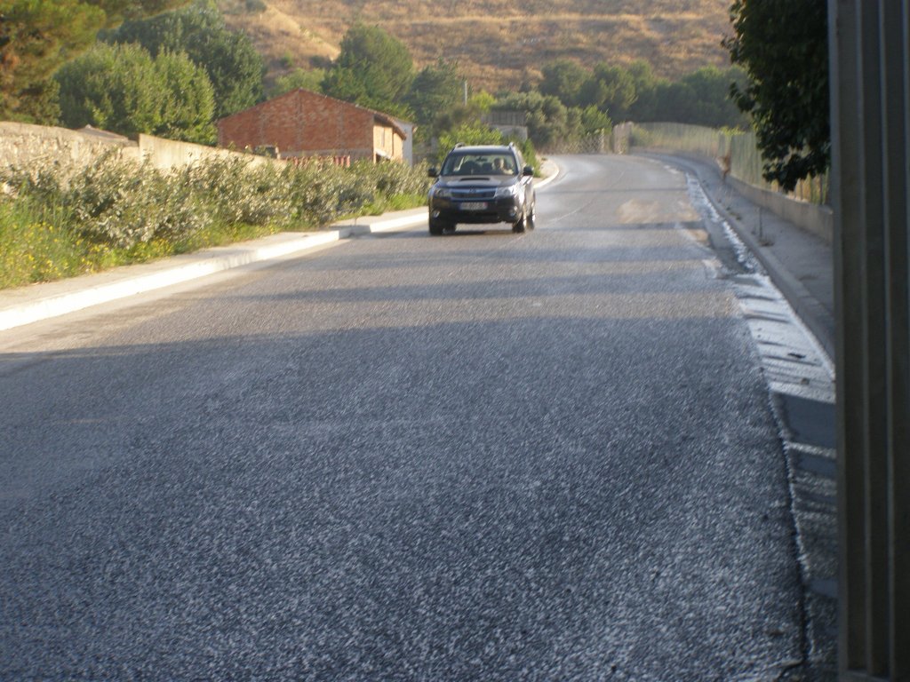 Jusqu'au 13 septembre, les véhicules peuvent toujours emprunter la parcelle de 100 mètres de long sur 7 de large appartenant à la SCI La Roserie. (Photo S.P.)