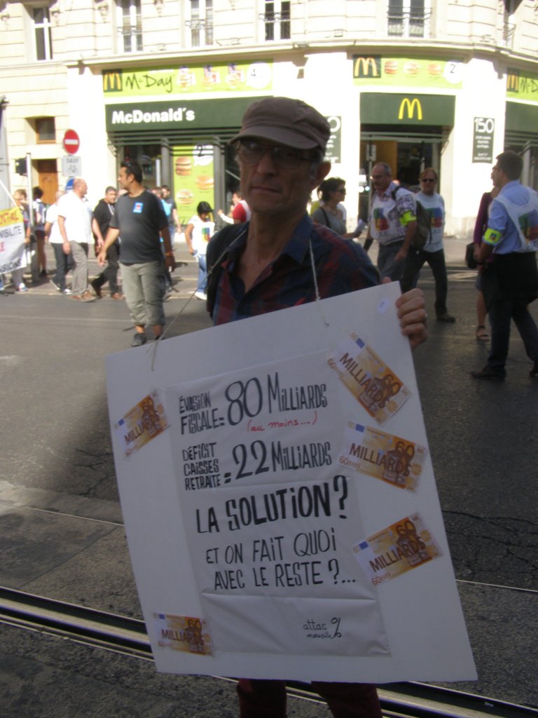 Les syndicats mettent en perspective le montant du déficit programmé du régime des retraites à horizon 2020 avec celui de l'évasion fiscale en France.