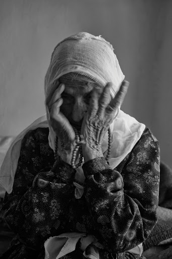 Kathryn Cook, Memory of Trees, Ayse Bal, estimated age 98 ( in 2012) is seen in her home in Agaçli, Turkey ©Katryn Cook /Agence Vu