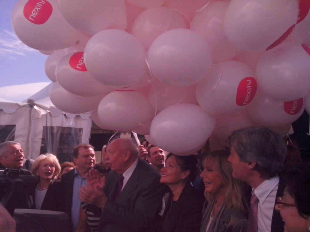 La cérémonie de pose de la première s'est achevée ce jeudi midi par un lâcher de ballons dans le ciel phocéen.