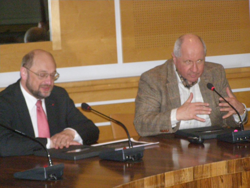 Le président du directoire du Port de Marseille-Fos, Jean-Claude Terrier (à droite), est devenu le président de l'association Intermed Gateways pour les deux ans à venir. (Photo S.P.)