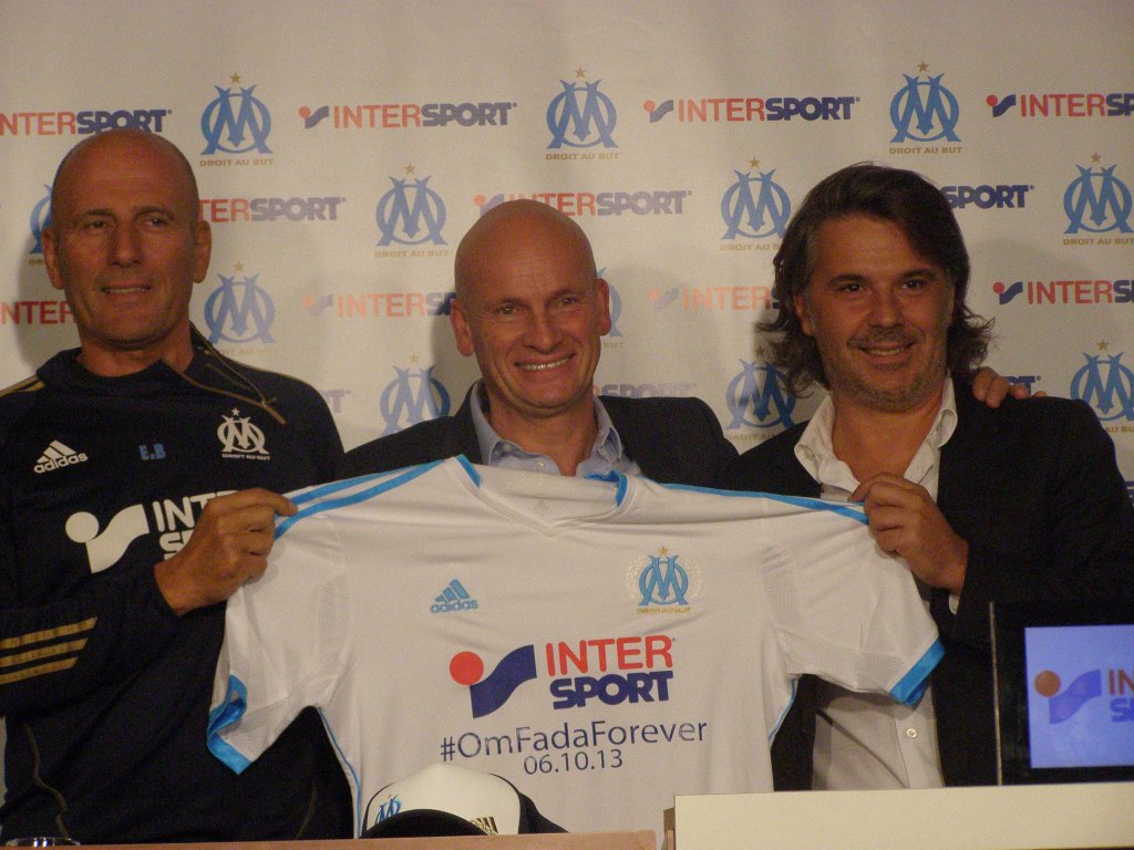 De gauche à droite : Elie Baup, l'entraîneur de l'OM, Jacky Rihouet, président du groupe Intersport France et Belgique, et Vincent Labrune, le président de l'OM. (Photos S.P.)