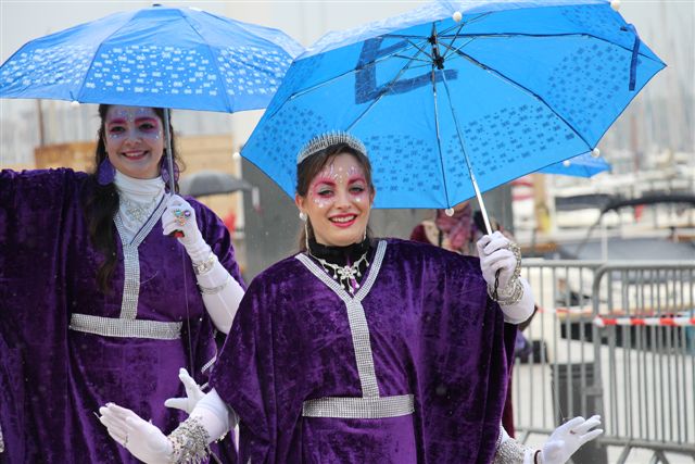 Edition 2013 du Carnaval de Marseille... sous la pluie (Photo Philippe Maillé)